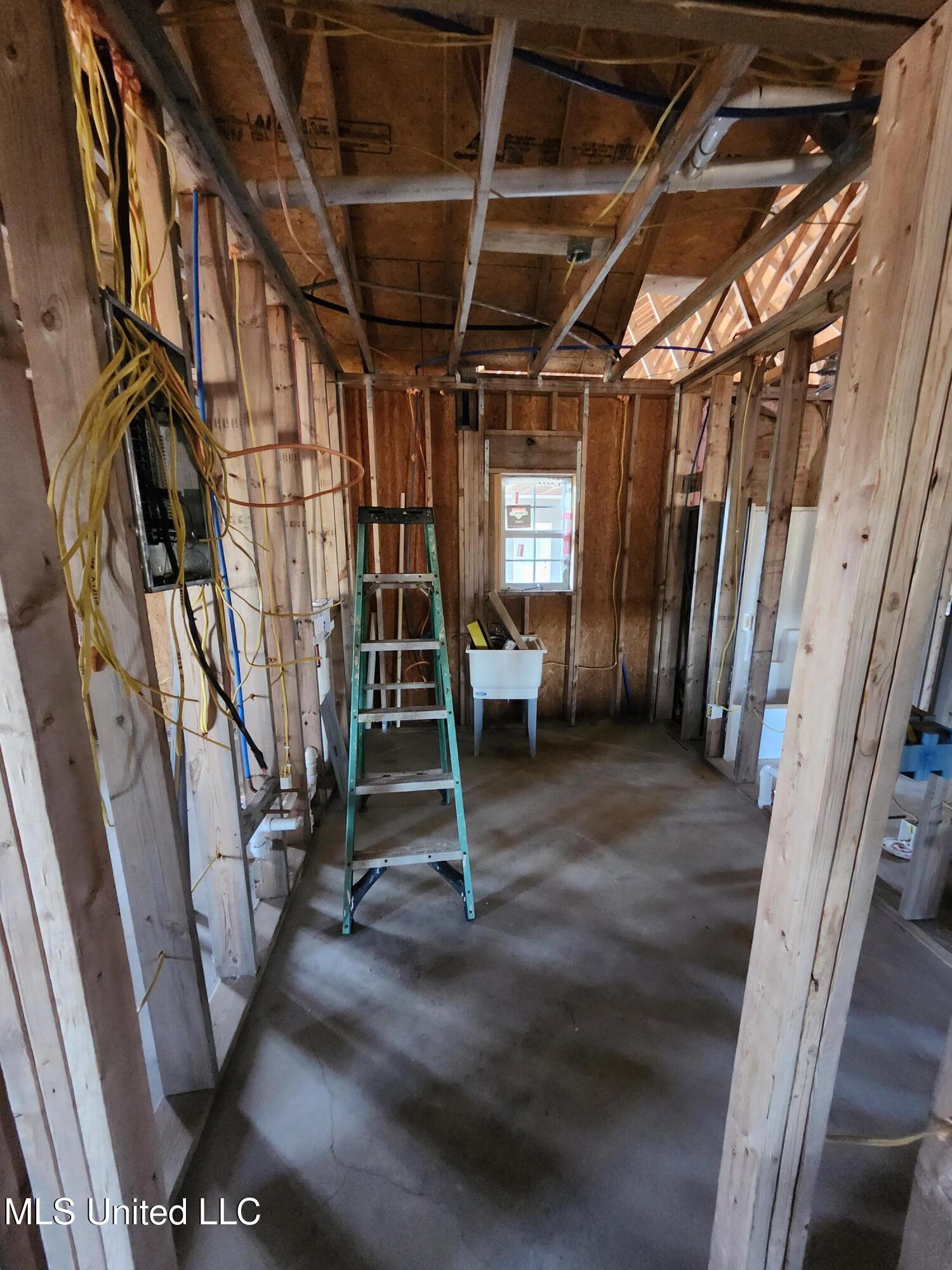 196 West McHenry Road Perkinston, MS 39573 - Photo 11 of 15 Laundry/utility room