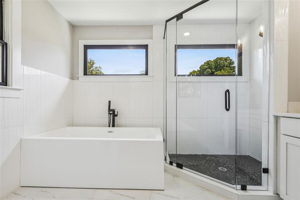 2145 Park Terrace Atlanta, GA 30337 - Photo 21 of 24 a bathroom with a bathtub