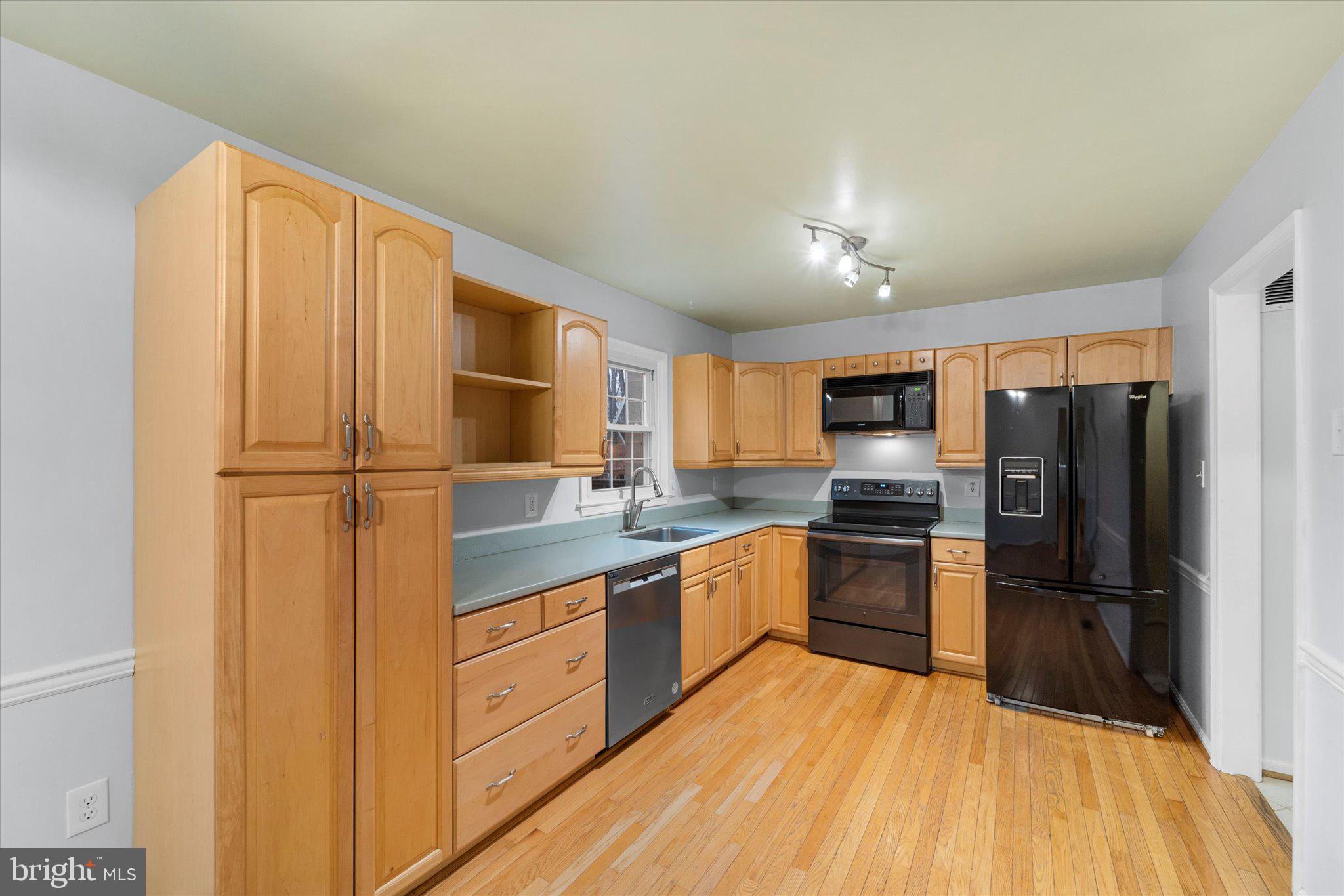 7907 Forest Path Way Springfield, VA 22153 - Photo 5 of 34 a kitchen with stainless steel appliances granite countertop a refrigerator and a stove top oven