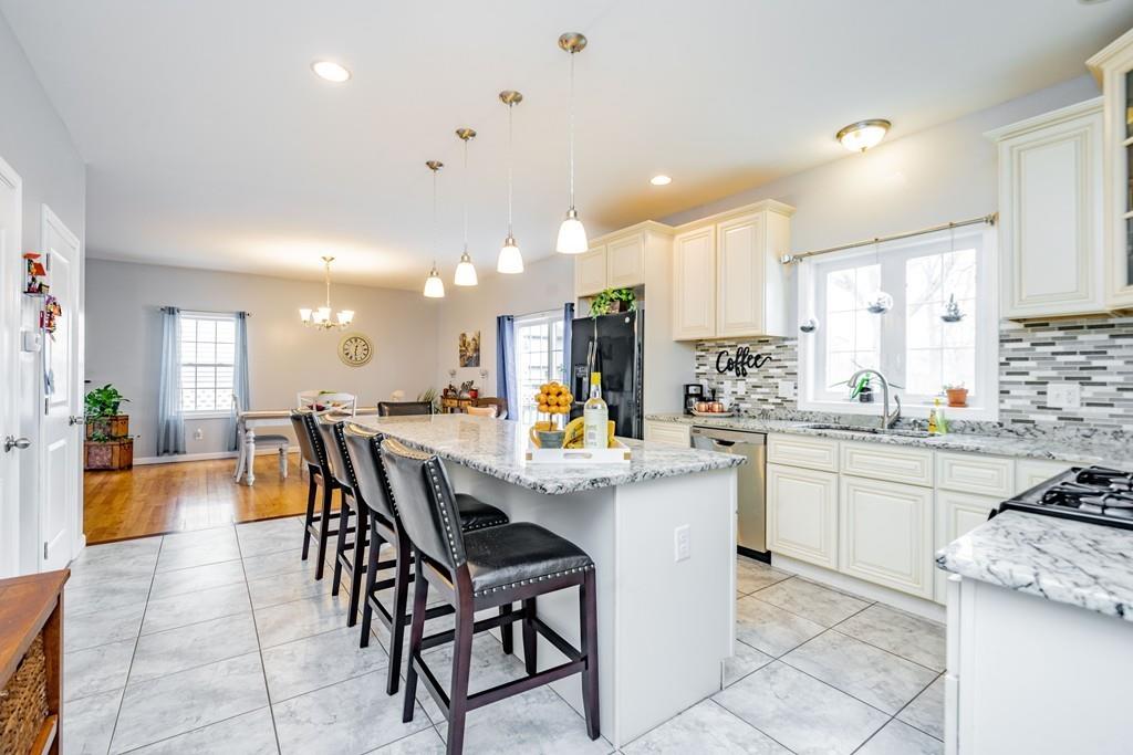 95 Briggs Street Springfield, MA 01151 - Photo 2 of 42