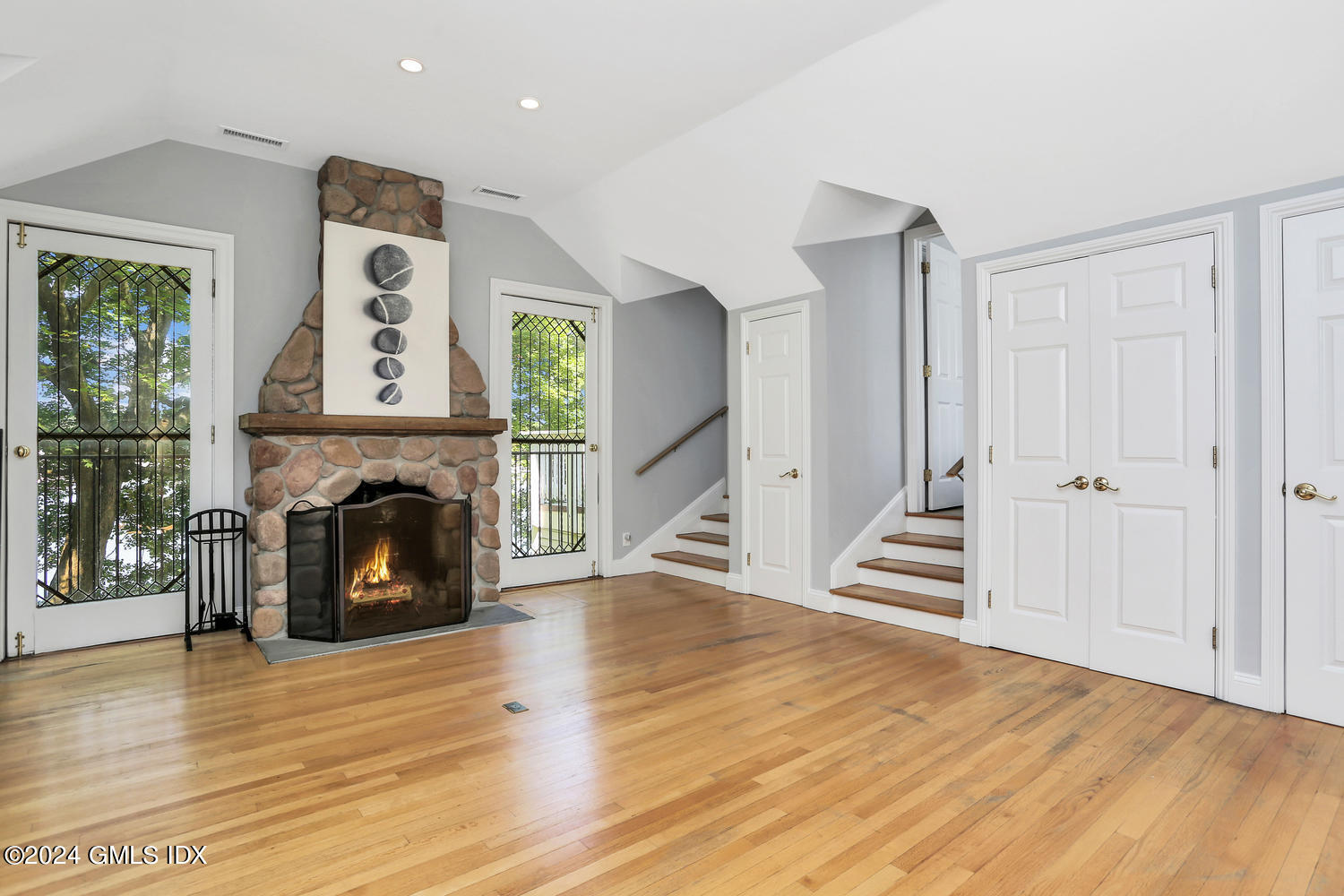 24 Juniper Lane Riverside, CT 06878 - Photo 23 of 35 24 Juniper Ln Riverside CT-large-029-008