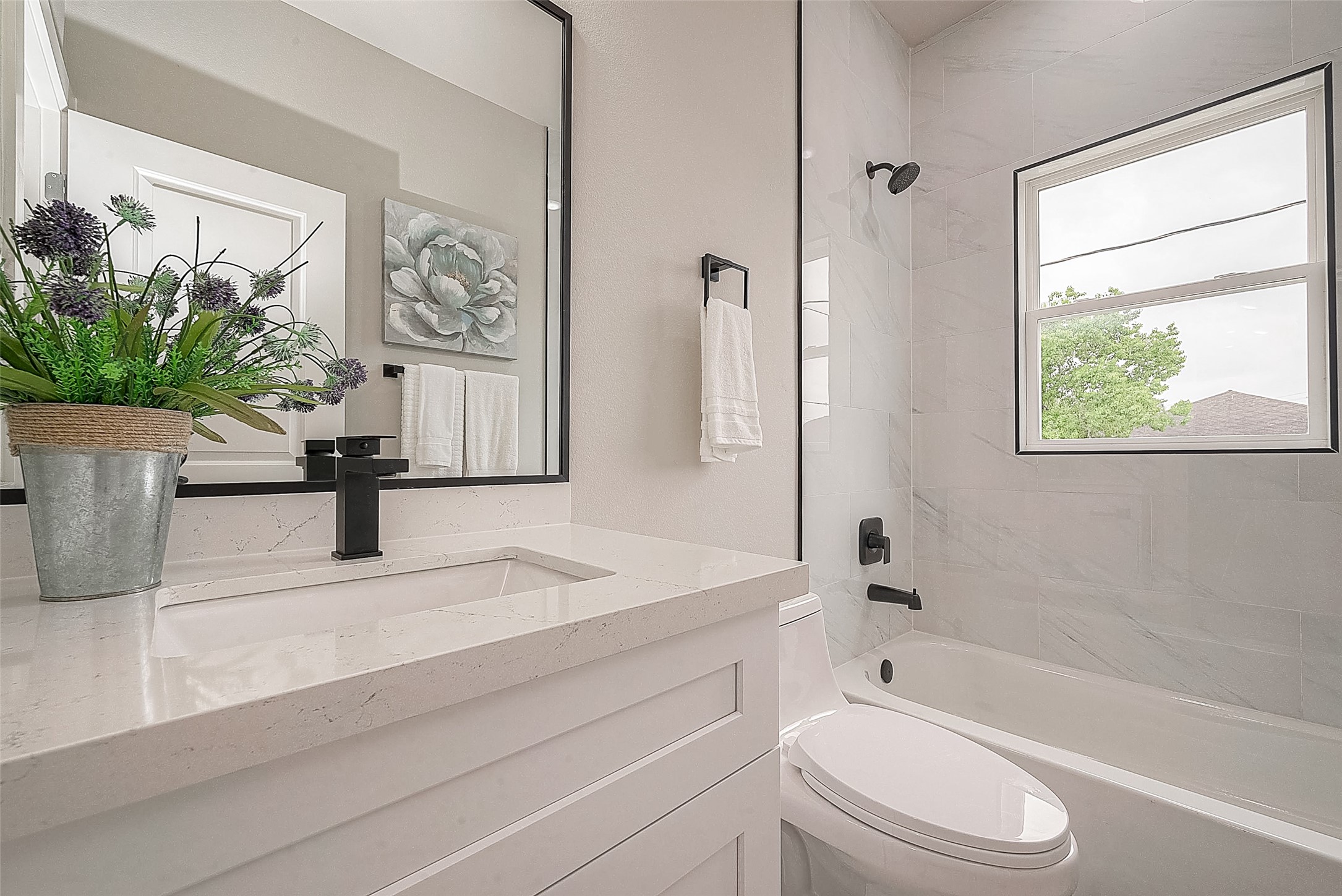3837 Mainer Street Houston, TX 77021 - Photo 16 of 19 a bathroom with a sink a toilet and a bathtub