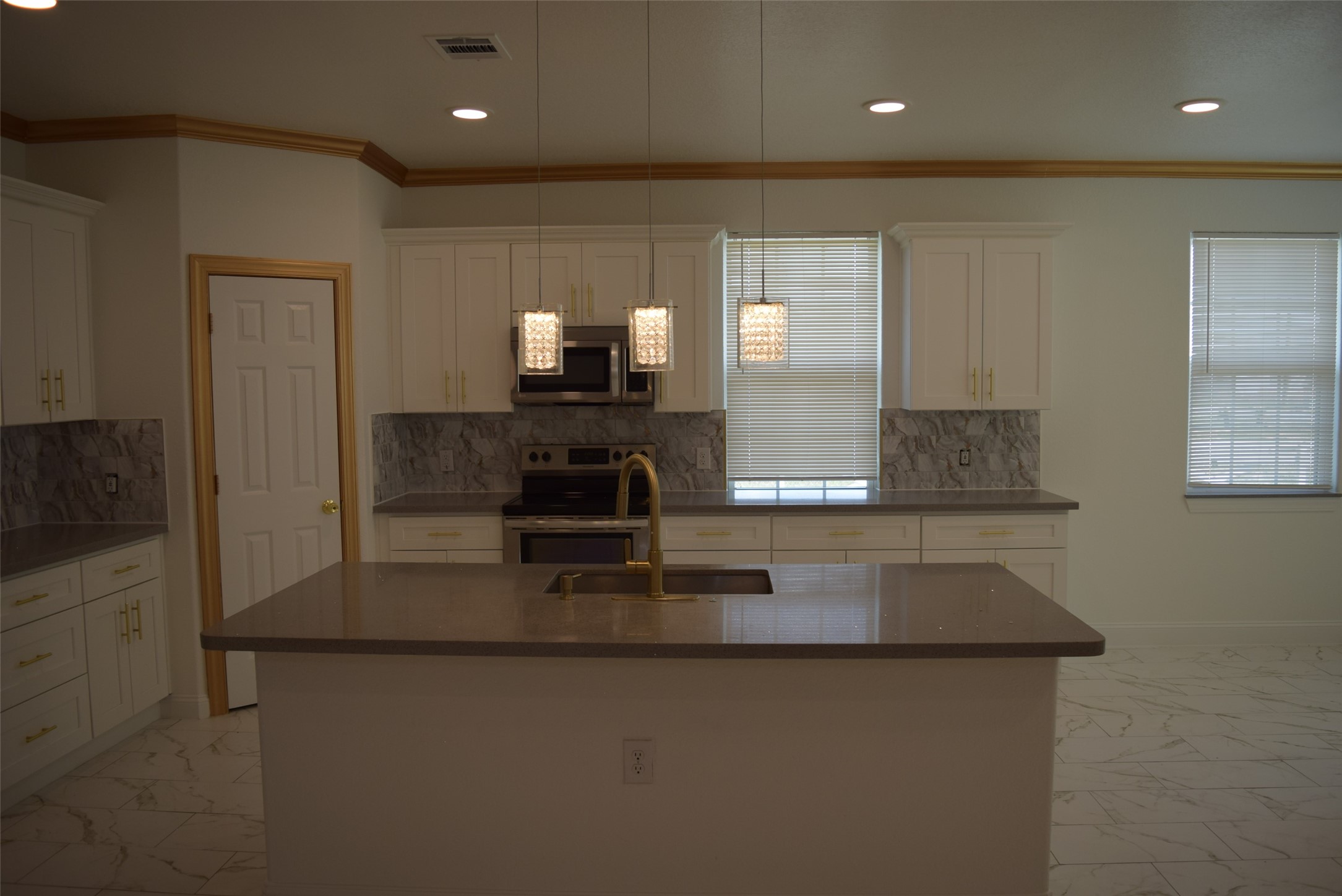 445 Road 5102 Cleveland, TX 77327 - Photo 4 of 36 a kitchen with kitchen island granite countertop a sink and a stove top oven