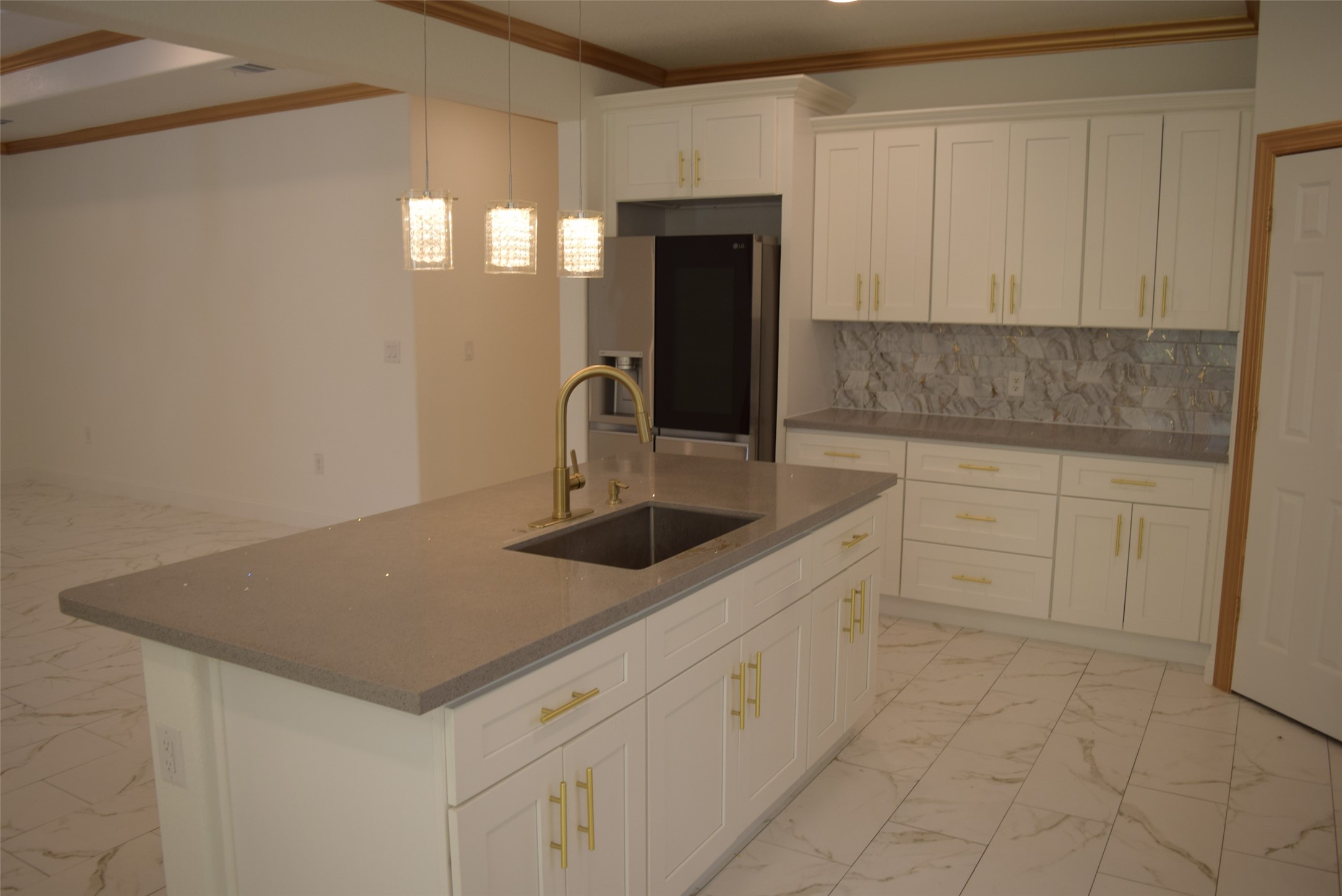 445 Road 5102 Cleveland, TX 77327 - Photo 10 of 36 a kitchen with a sink and cabinets
