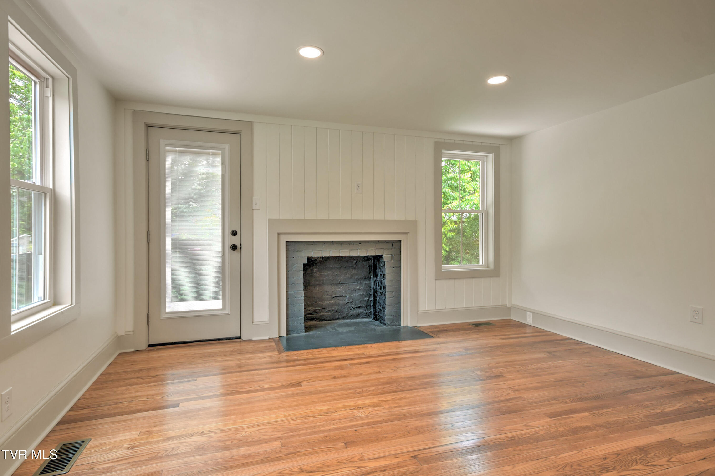 268 Cherokee Road Bristol, VA 24201 - Photo 4 of 43 2678 Cherokee DB-7