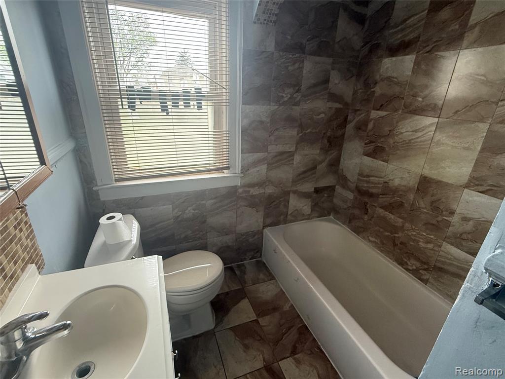 6306 Schaefer Road Dearborn, MI 48126 - Photo 14 of 17