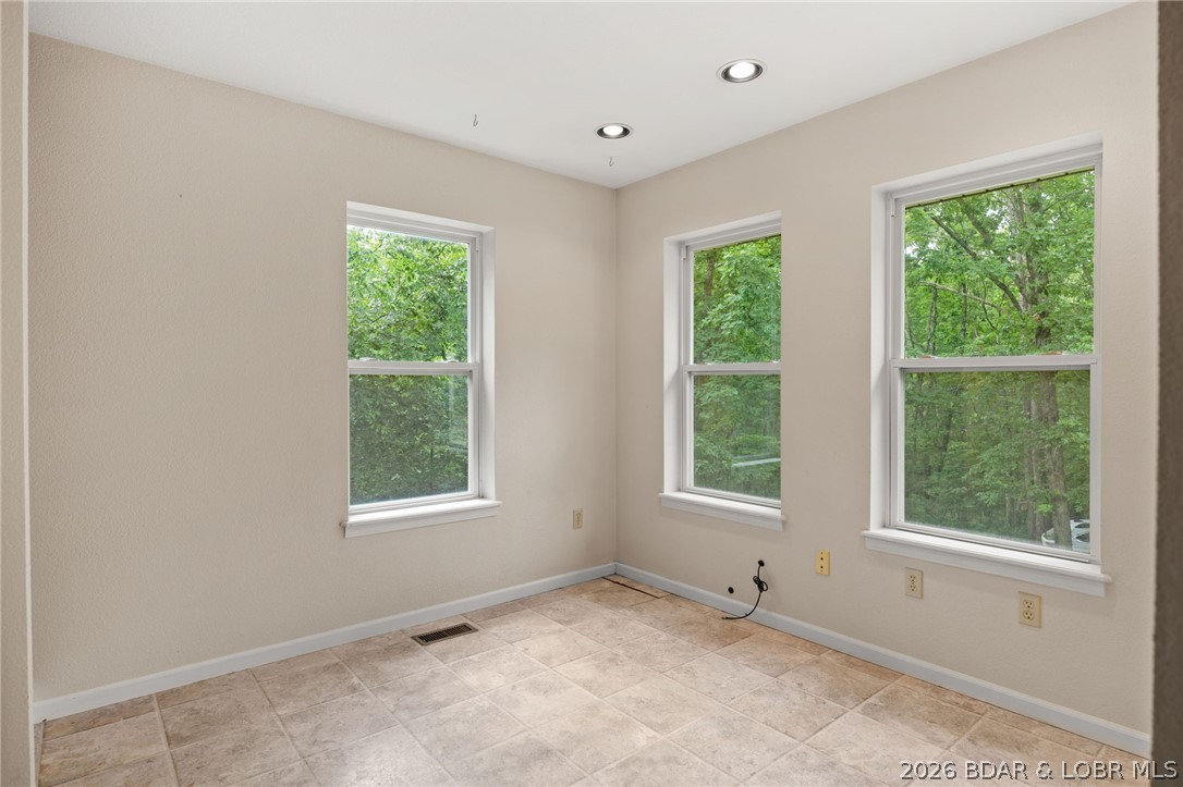 122 Hicks Drive Eldon, MO 65026 - Photo 15 of 51 Sitting / Sun room