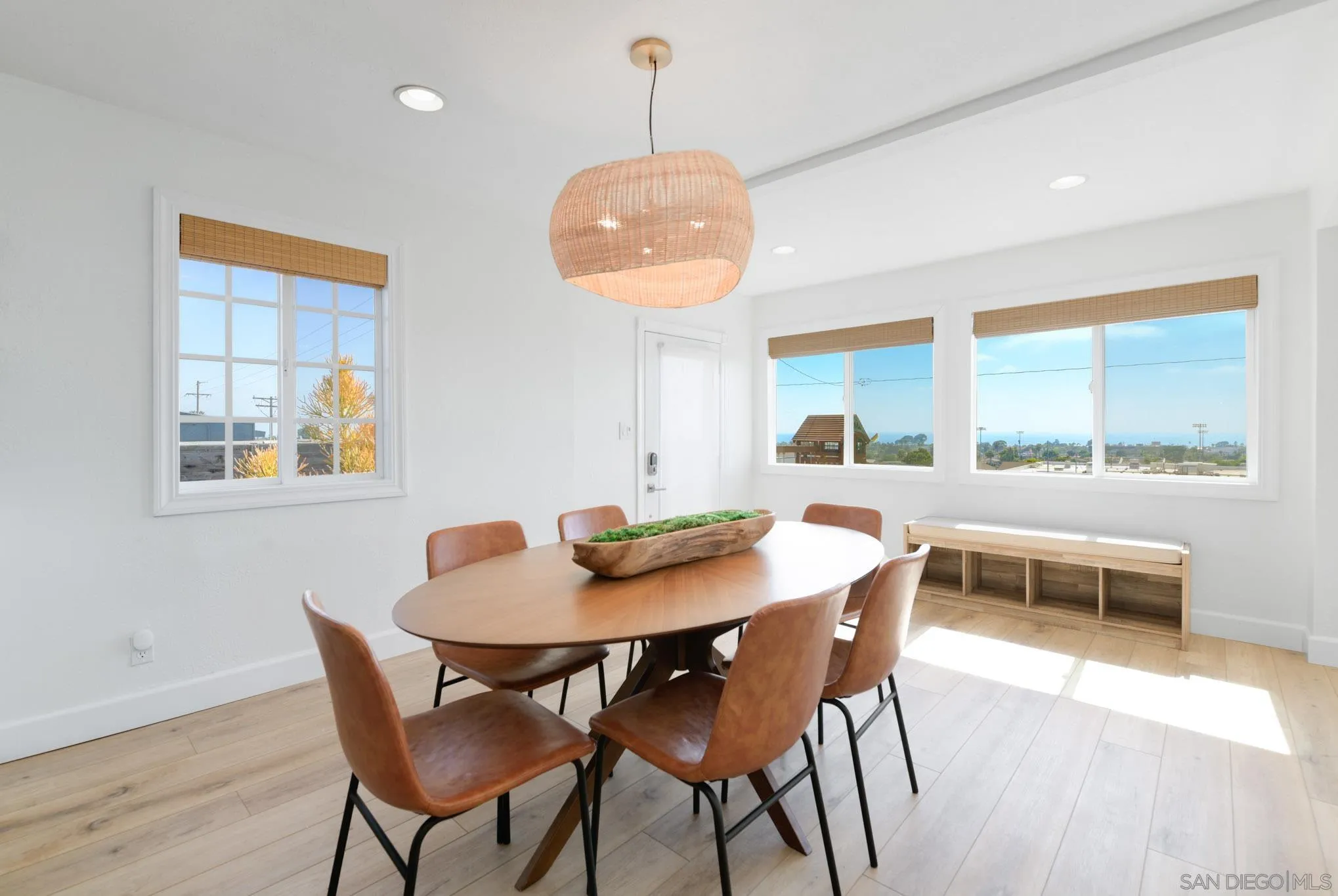 1129 Bonita Drive Encinitas, CA 92024 - Photo 4 of 29