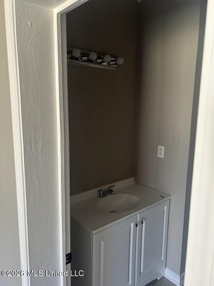 276 Rancho Road Vicksburg, MS 39180 - Photo 9 of 14 half bath