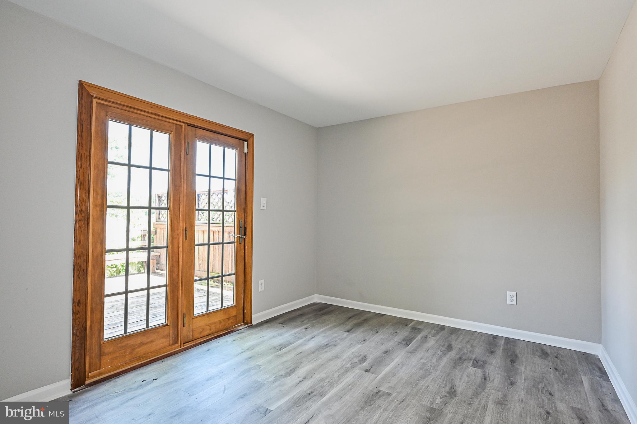 114 West Church Road Sterling, VA 20164 - Photo 12 of 31 Main level bedroom/study 1