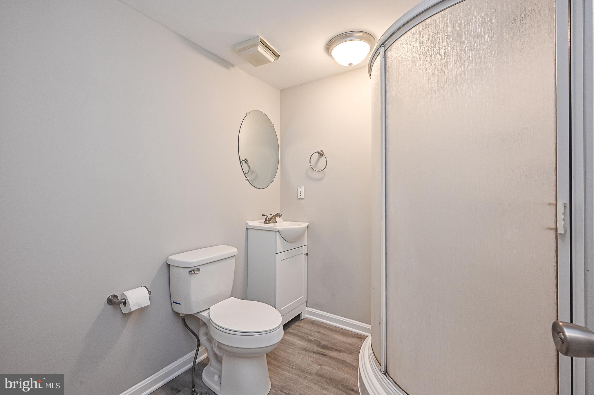 114 West Church Road Sterling, VA 20164 - Photo 14 of 31 Main floor bathroom