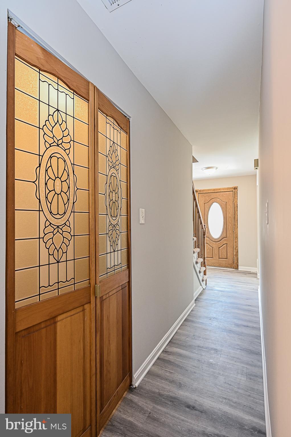 114 West Church Road Sterling, VA 20164 - Photo 20 of 31 Front hall looking toward the front door 2