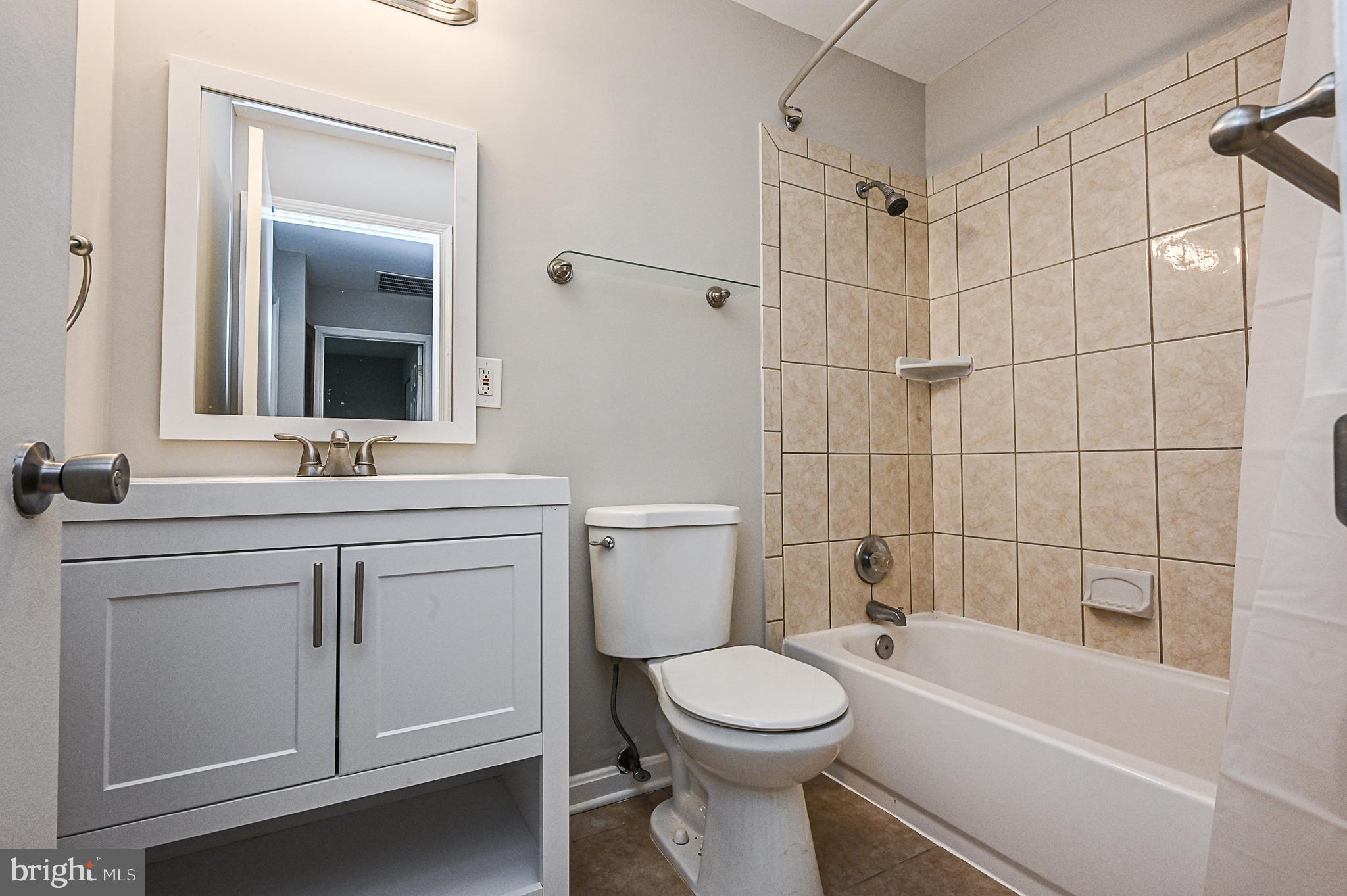 114 West Church Road Sterling, VA 20164 - Photo 27 of 31 Upstairs hall bath