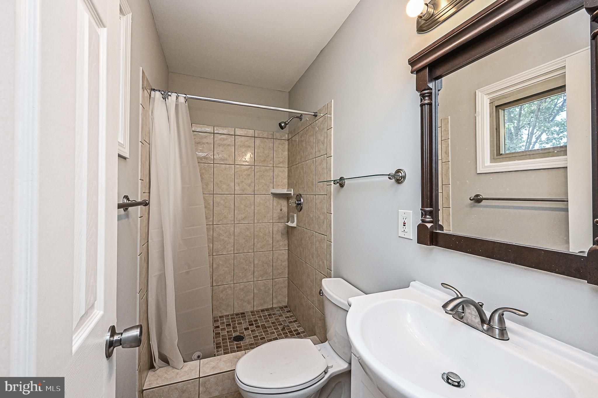 114 West Church Road Sterling, VA 20164 - Photo 30 of 31 Owner Suite