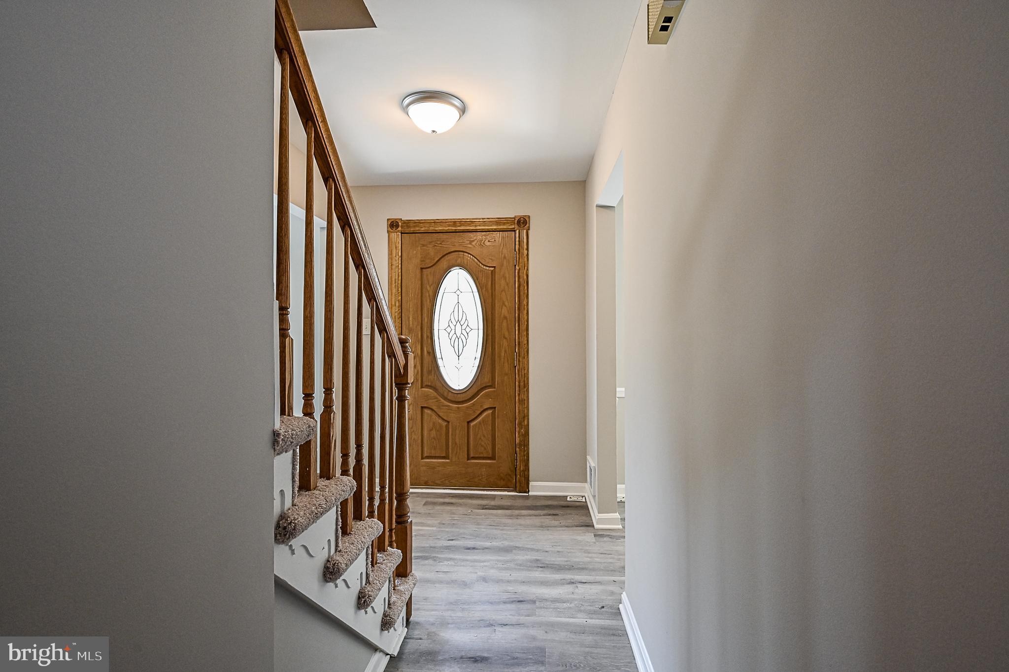 114 West Church Road Sterling, VA 20164 - Photo 5 of 31 Front hall looking toward the front door 1