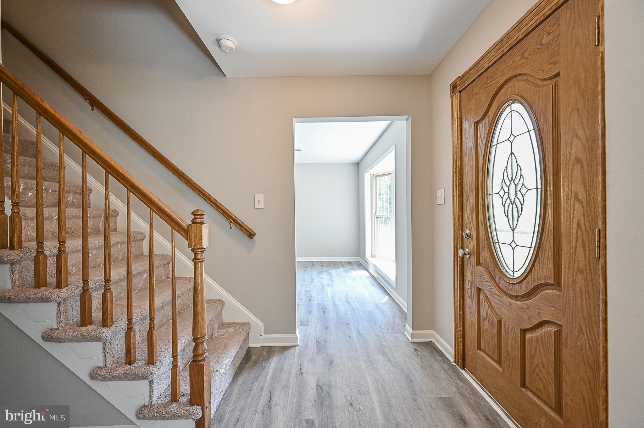 114 West Church Road Sterling, VA 20164 - Photo 6 of 31 Front foyer.