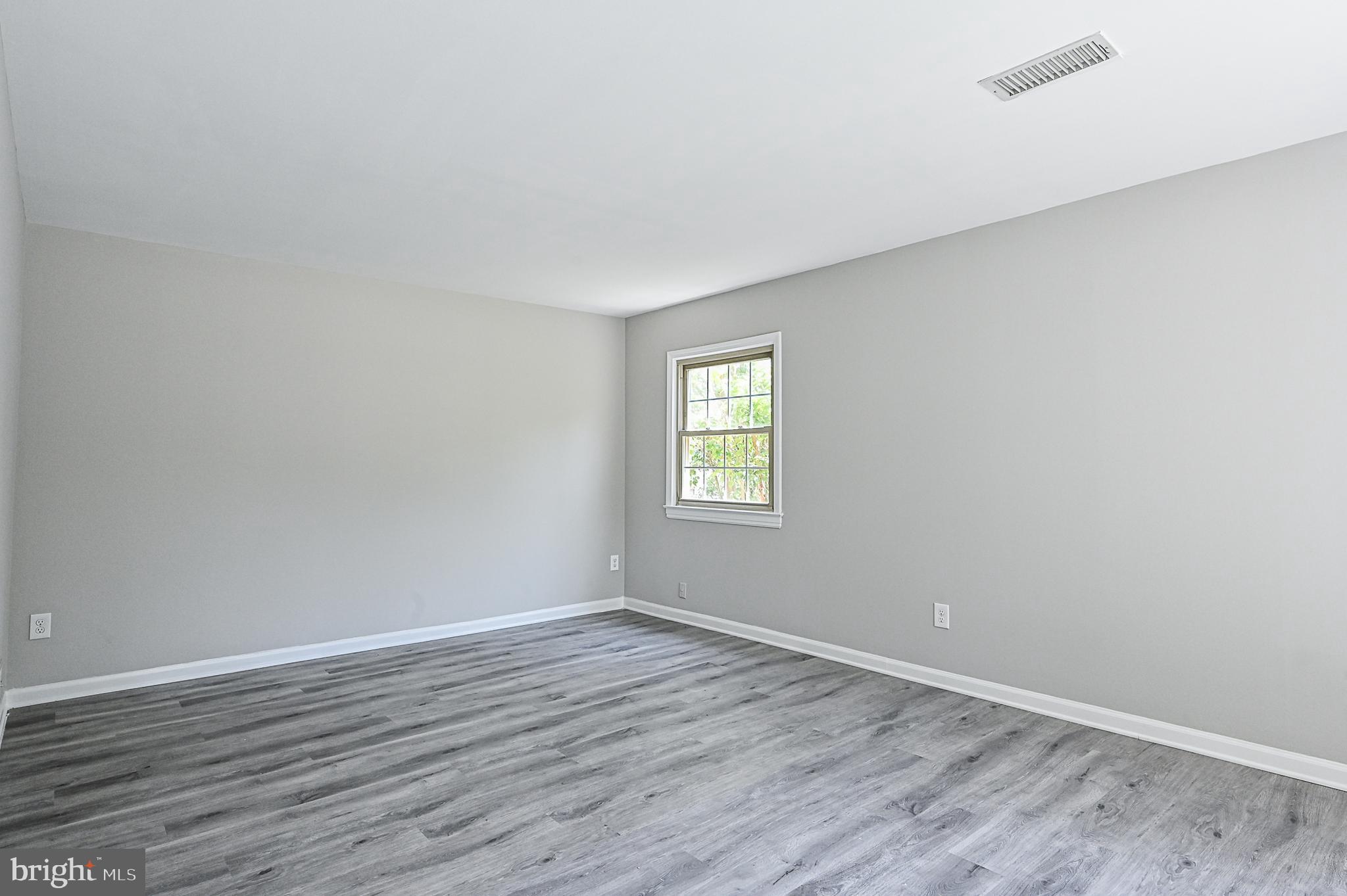 114 West Church Road Sterling, VA 20164 - Photo 7 of 31 Living room 1
