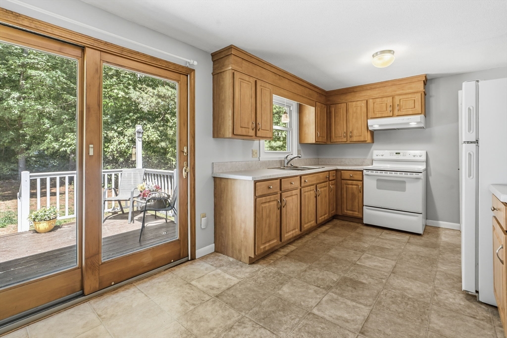 83 Strong Street Easthampton, MA 01027 - Photo 12 of 36