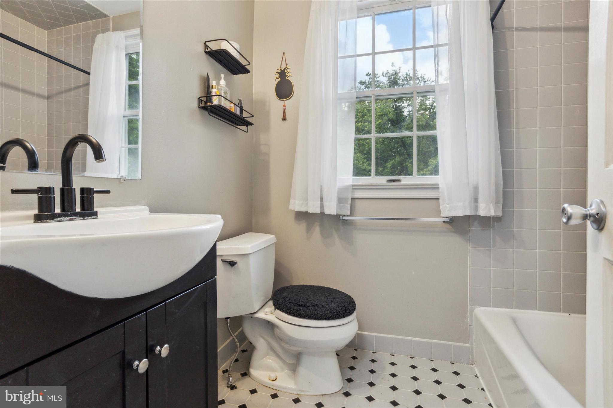 640 West Boot Road West Chester, PA 19380 - Photo 40 of 45 Full Hall Bathroom