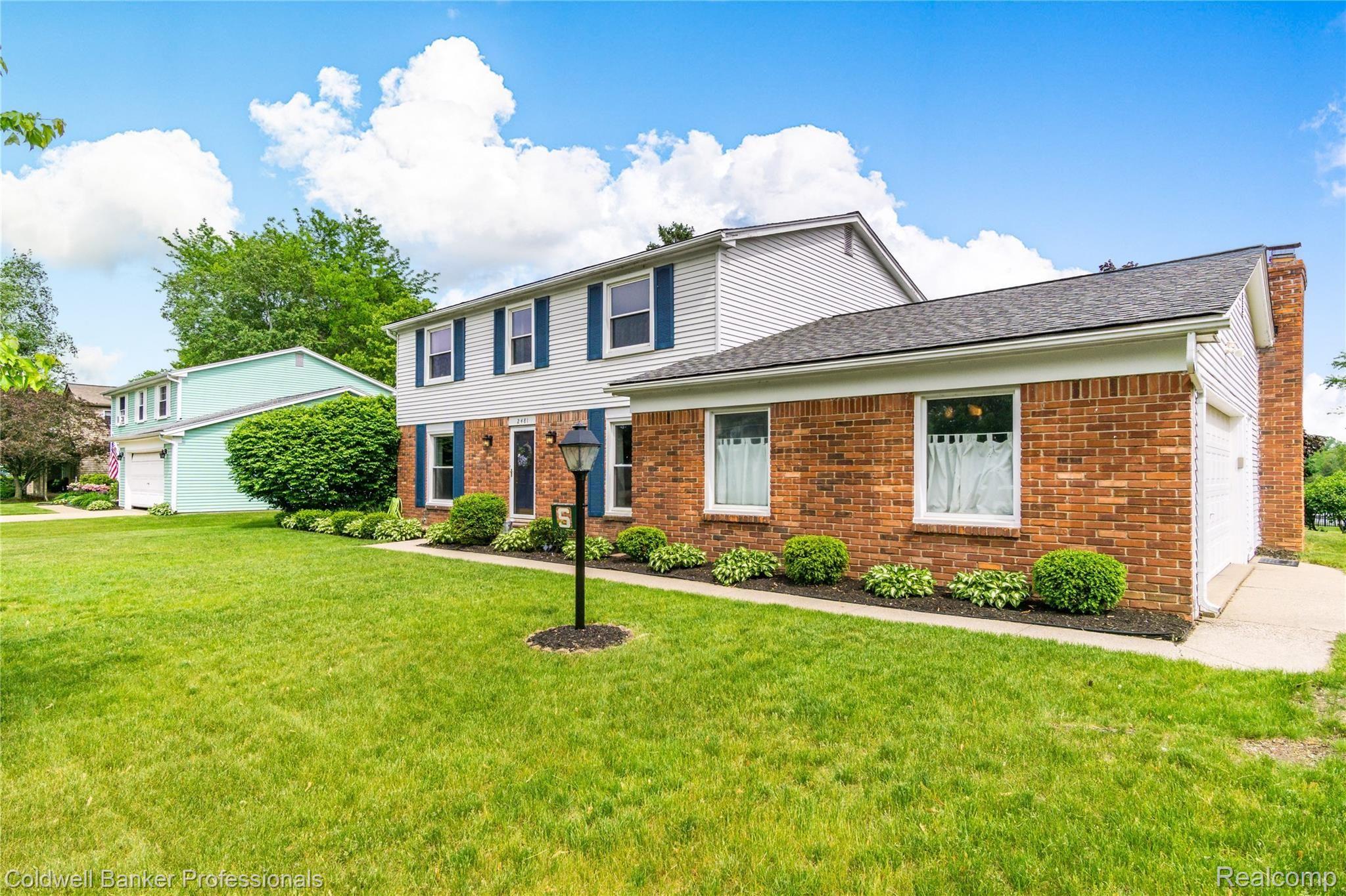 2481 Eaton Gate Road Lake Orion, MI 48360 - Photo 4 of 71 Front