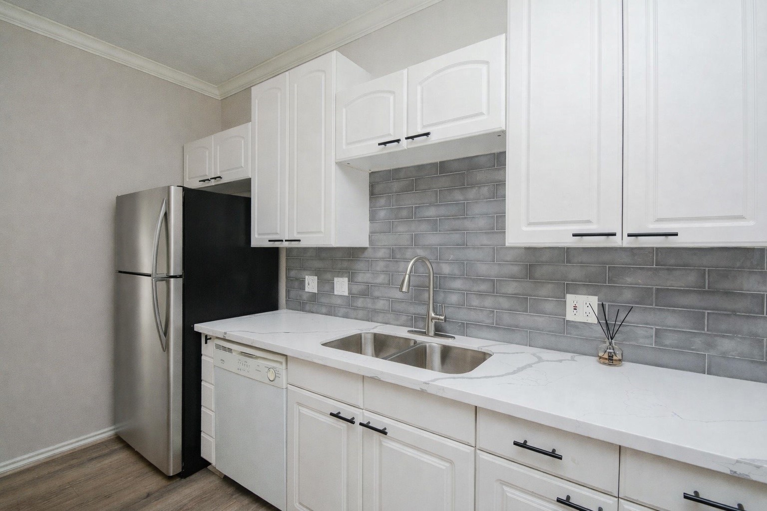 2612 Crocker Street, Unit B Houston, TX 77006 - Photo 1 of 19 Recently installed tile backsplash and quartz countertops