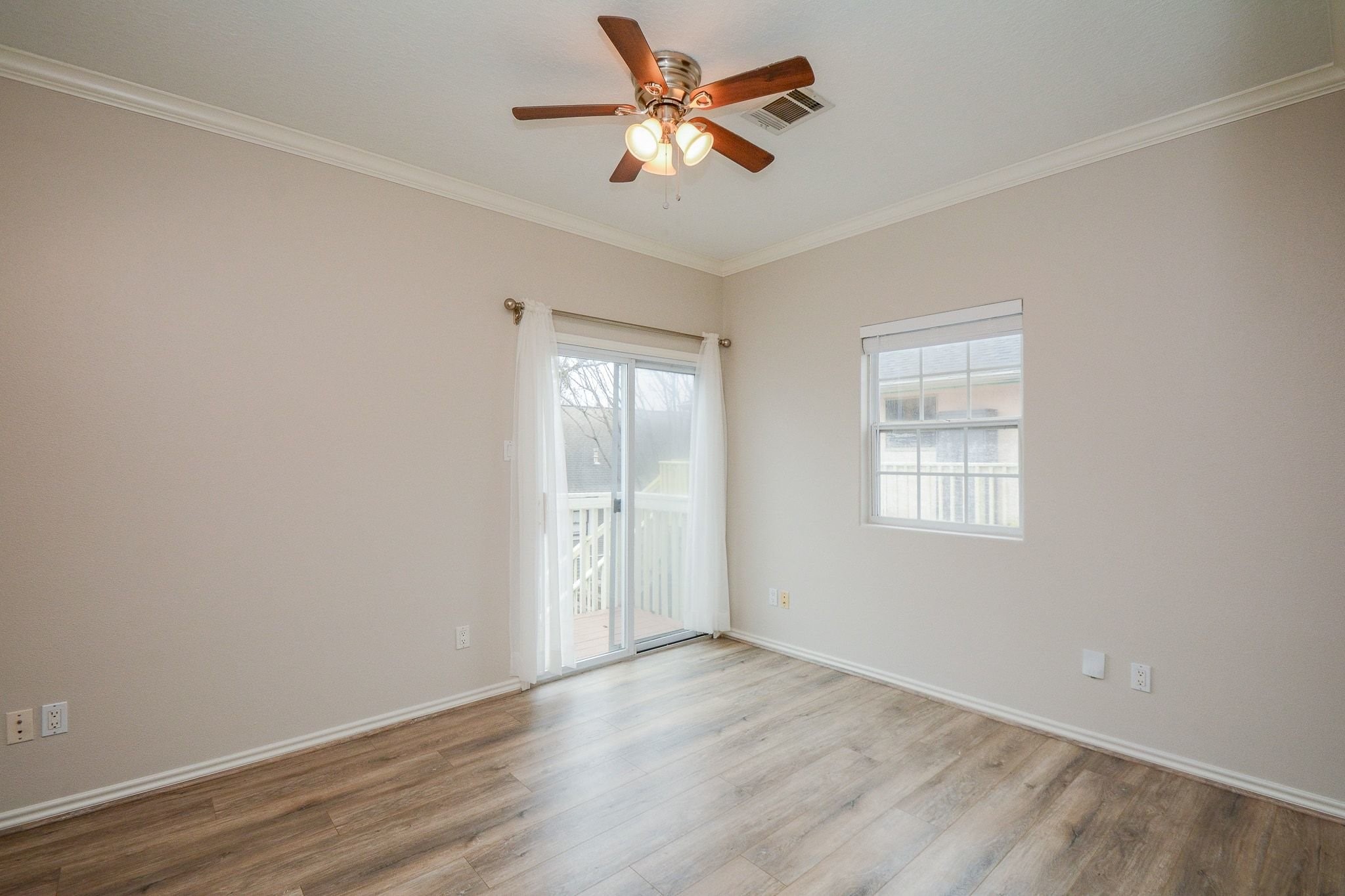 2612 Crocker Street, Unit B Houston, TX 77006 - Photo 12 of 19 Opposite angle of living room