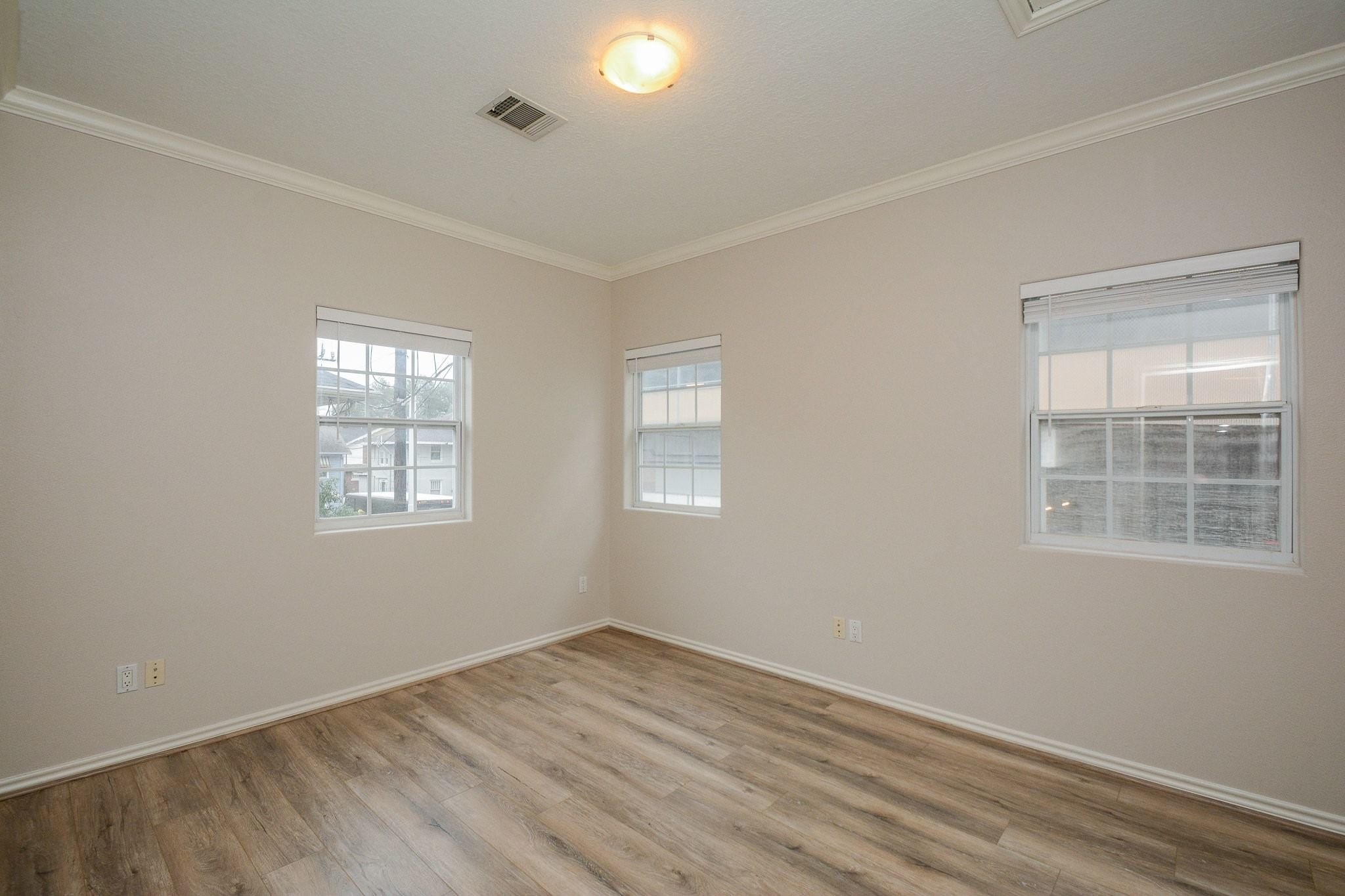 2612 Crocker Street, Unit B Houston, TX 77006 - Photo 15 of 19 Opposite angle of bedroom
