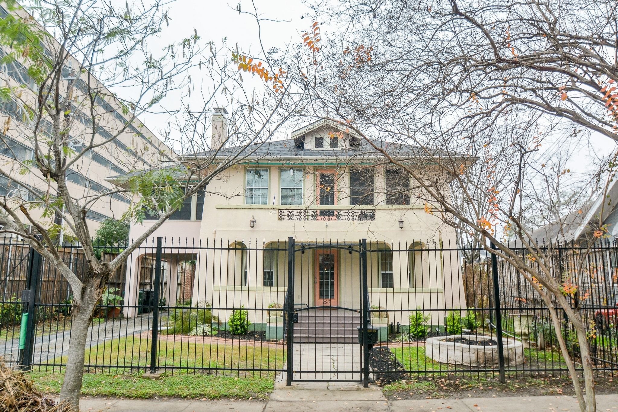 2612 Crocker Street, Unit B Houston, TX 77006 - Photo 17 of 19 Street view of the front of the property
