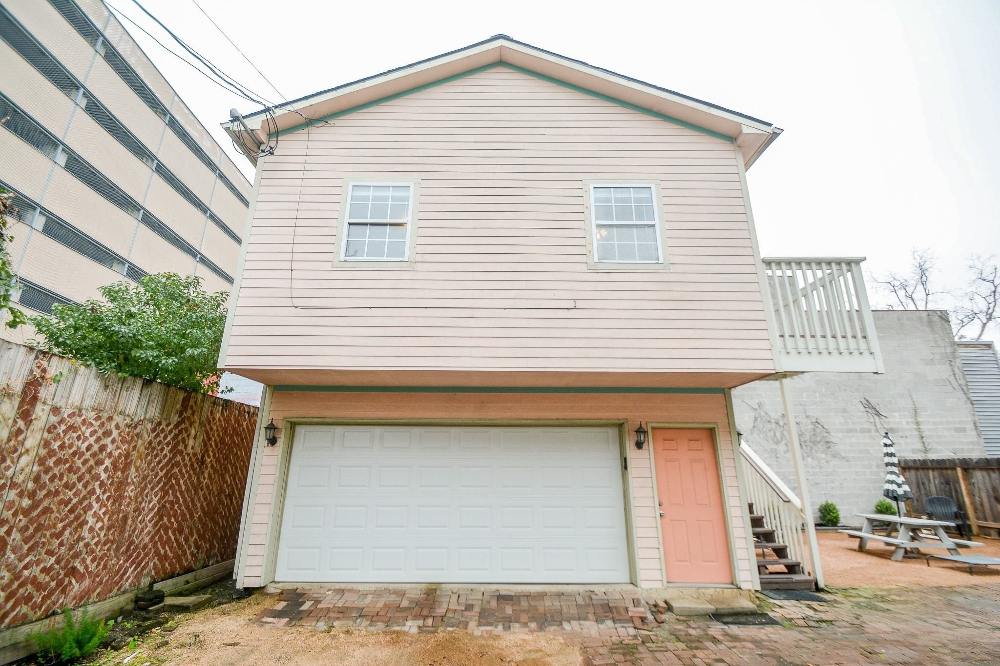 2612 Crocker Street, Unit B Houston, TX 77006 - Photo 4 of 19 Dedicated laundry + single parking space in private garage