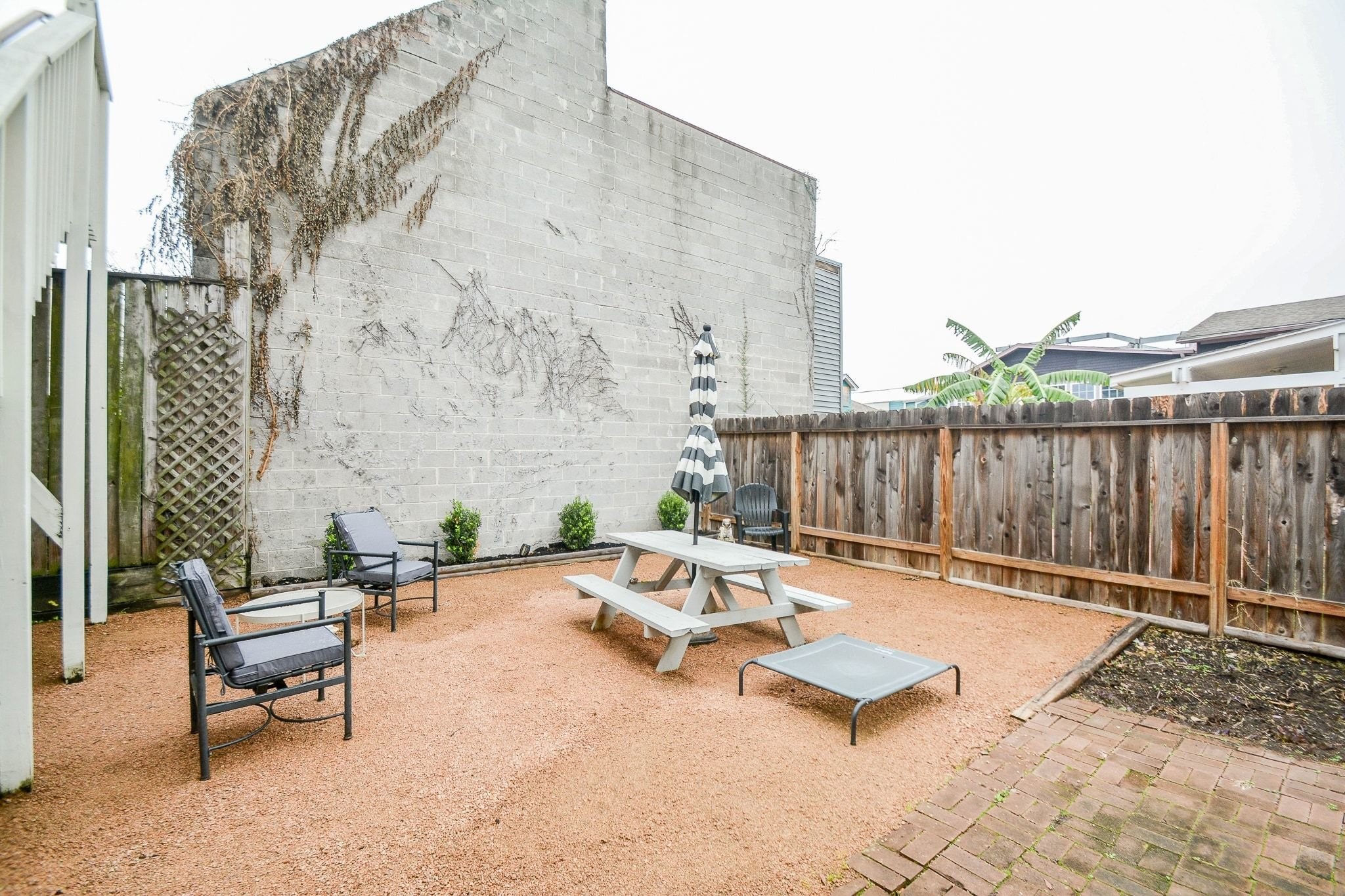 2612 Crocker Street, Unit B Houston, TX 77006 - Photo 7 of 19 Seating for small get togethers