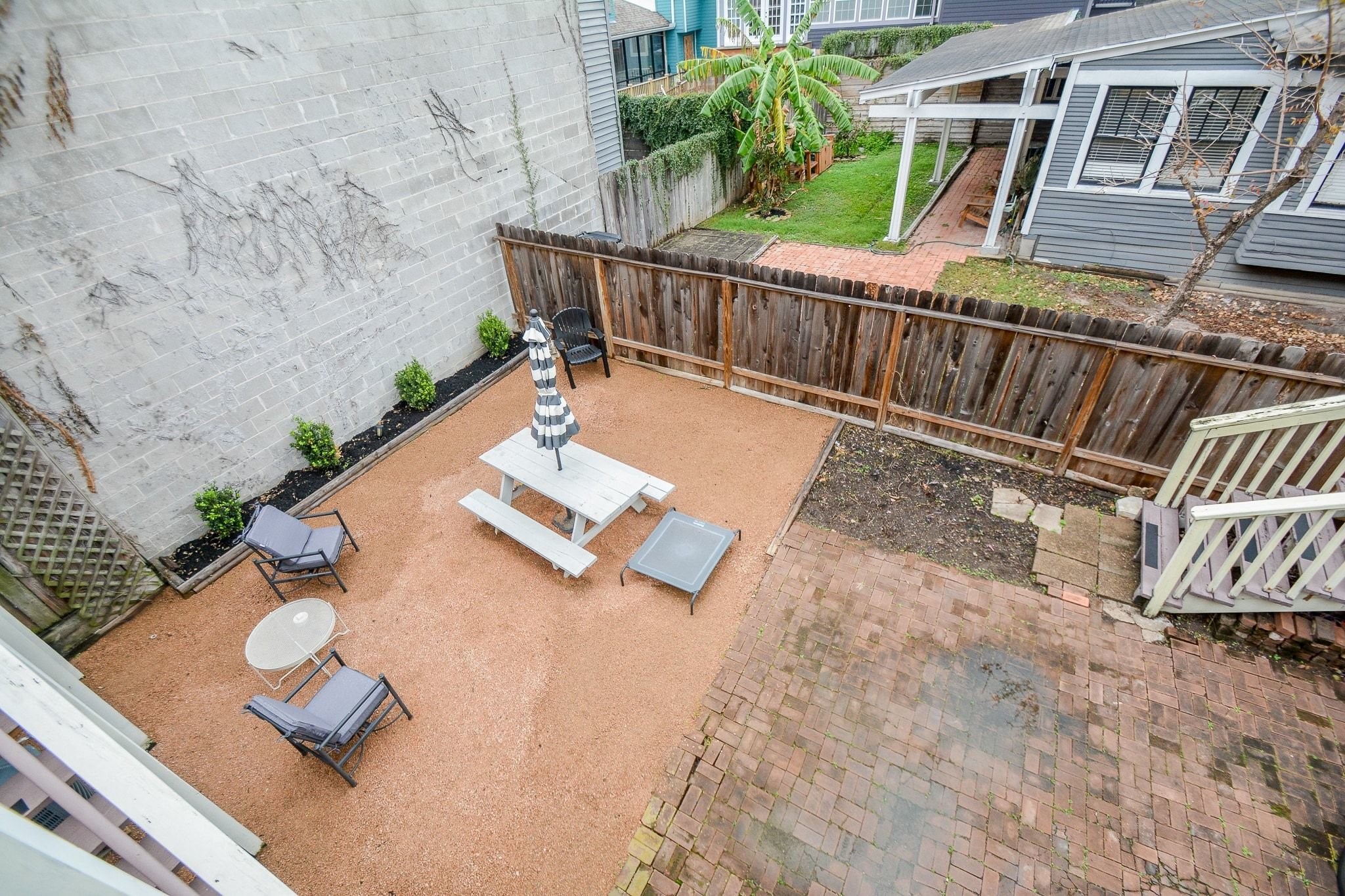 2612 Crocker Street, Unit B Houston, TX 77006 - Photo 9 of 19 Backyard view from living room patio