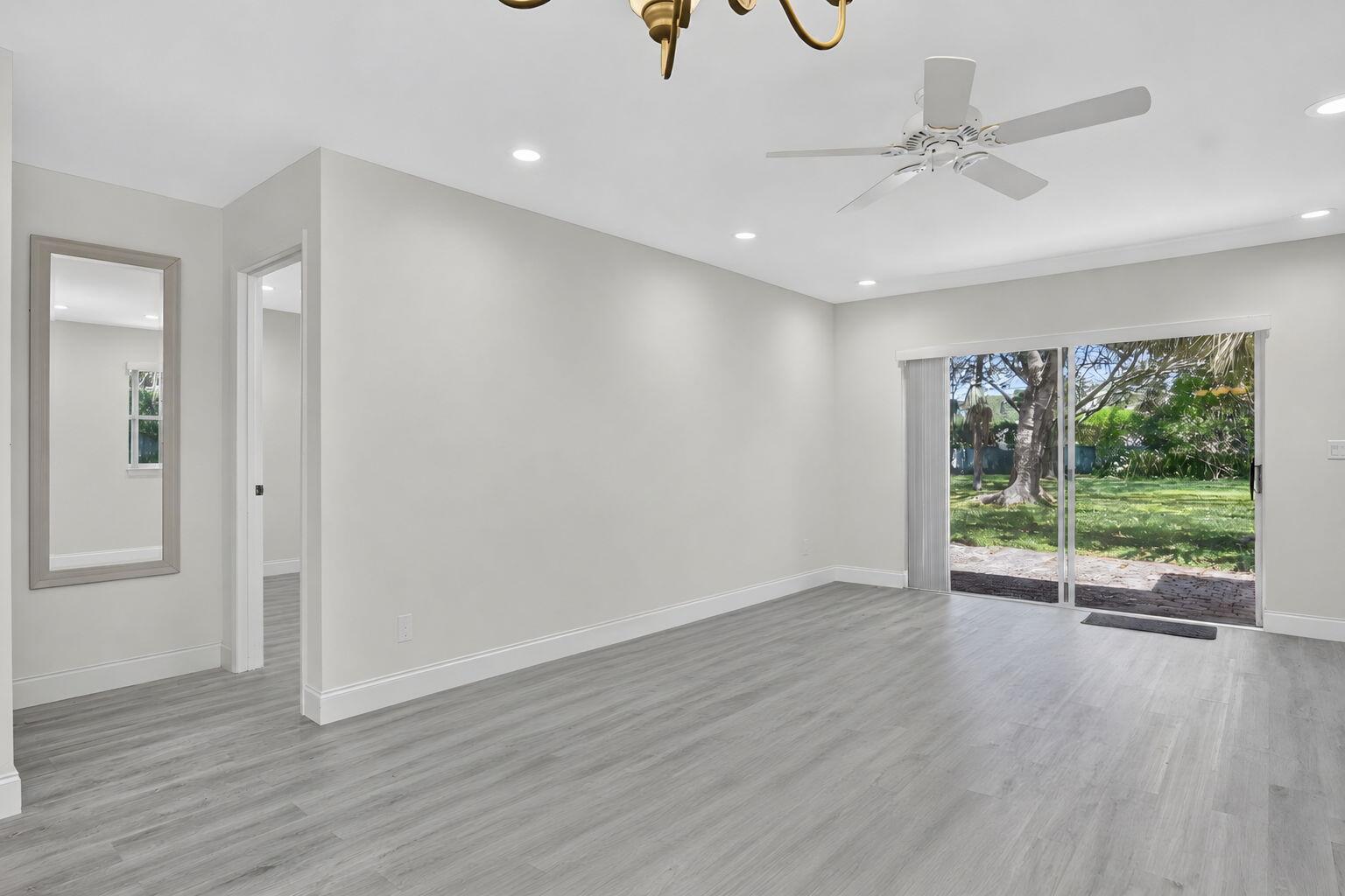 20846 Vinesta Circle Boca Raton, FL 33433 - Photo 8 of 36 Living Room