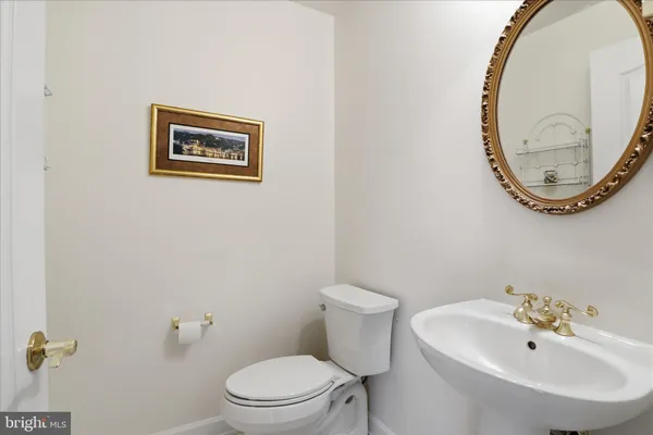 $975,000 | 9566 Lagersfield Circle, Vienna, VA 22181