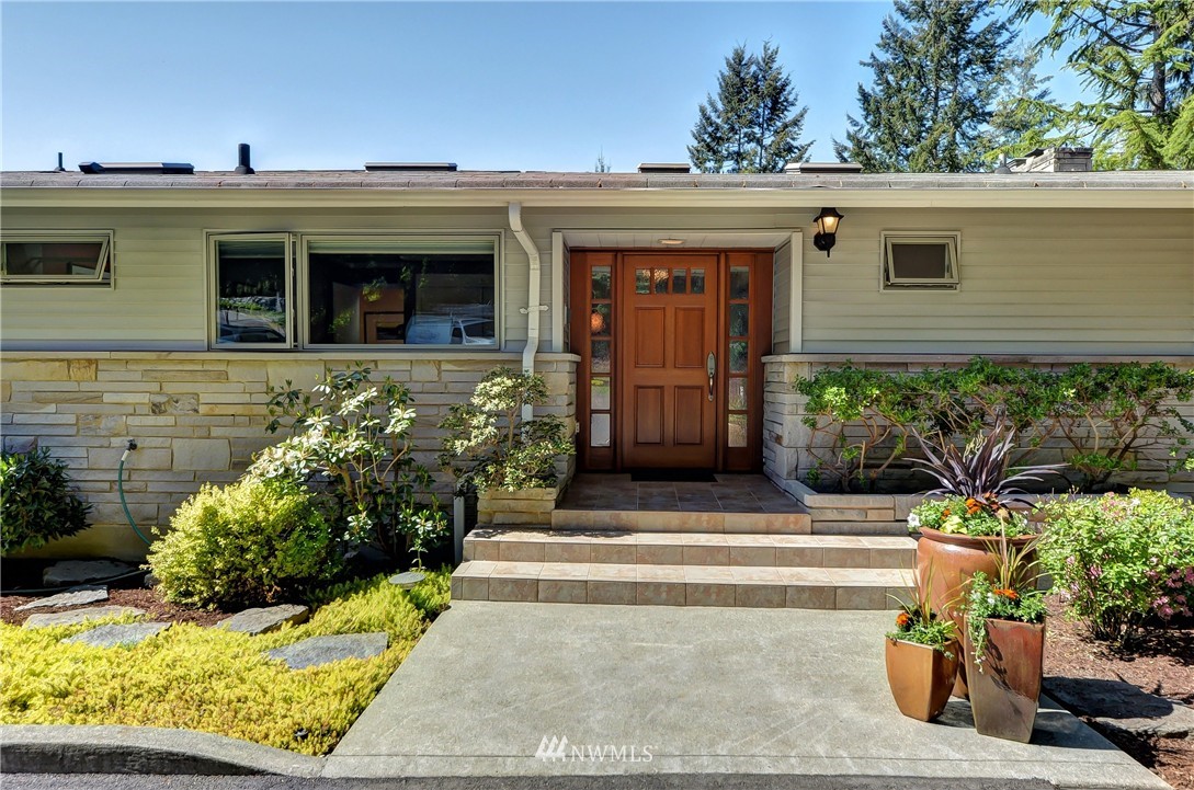 8129 Frederick Place Edmonds, WA 98026 - Photo 2 of 25 Gallery Image 2