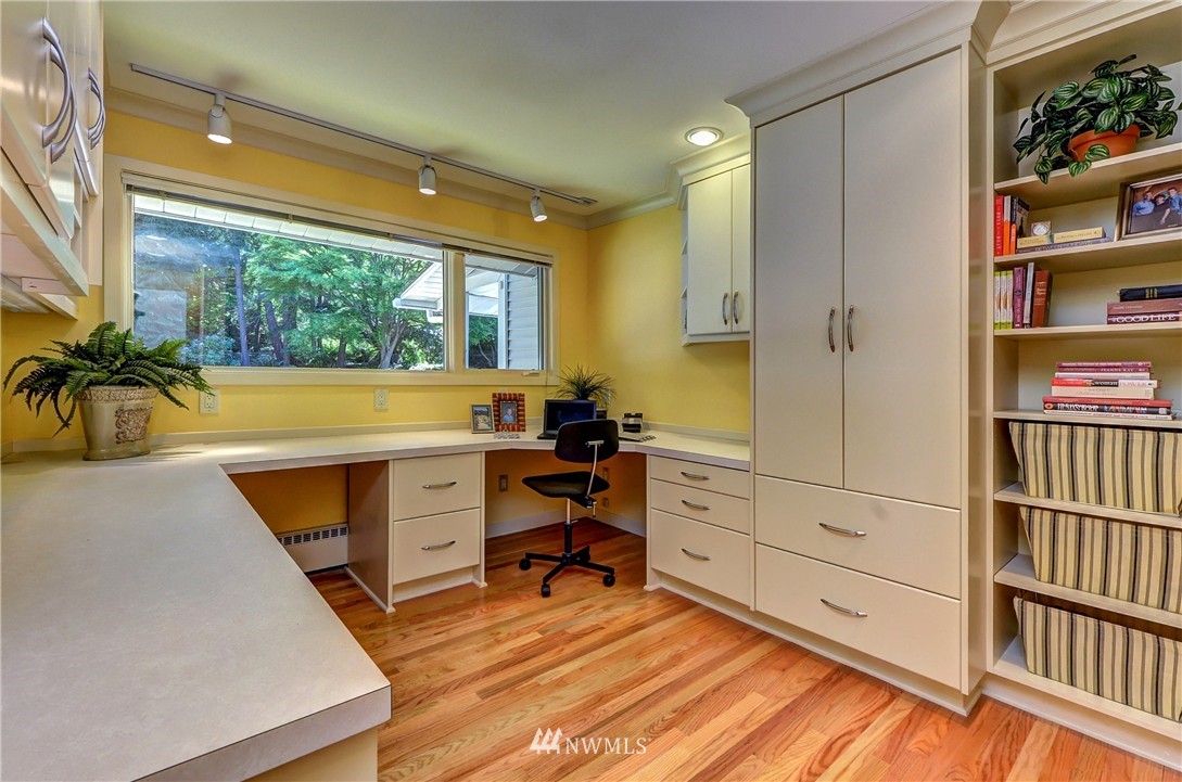 8129 Frederick Place Edmonds, WA 98026 - Photo 11 of 25 Gallery Image 11