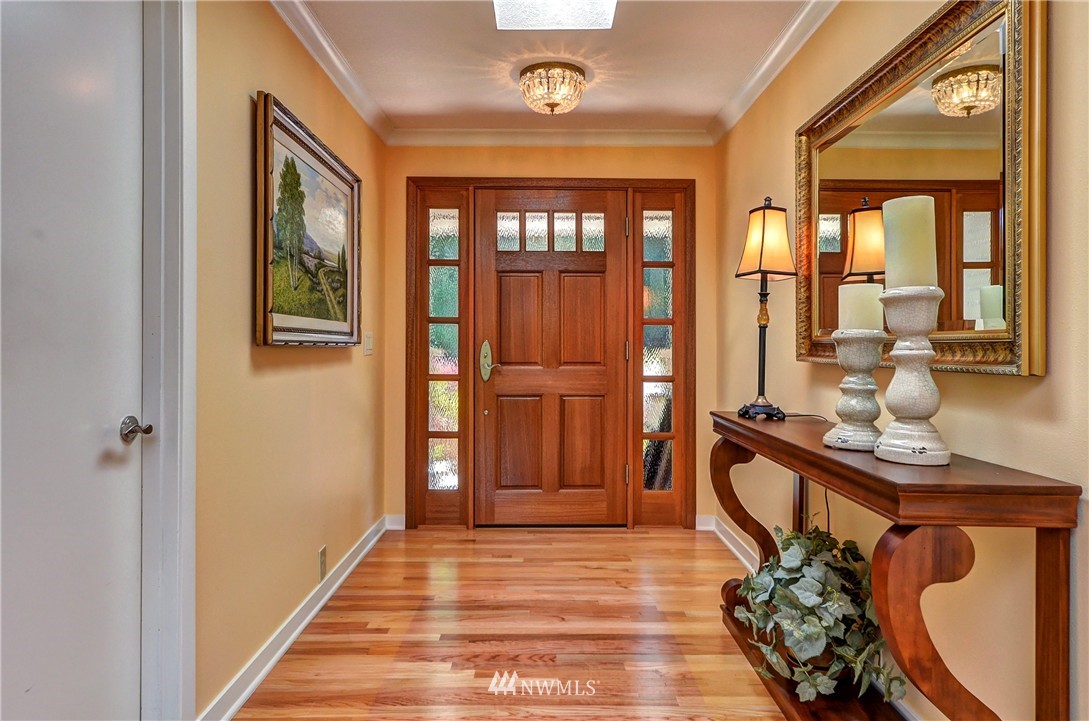 8129 Frederick Place Edmonds, WA 98026 - Photo 3 of 25 Gallery Image 3