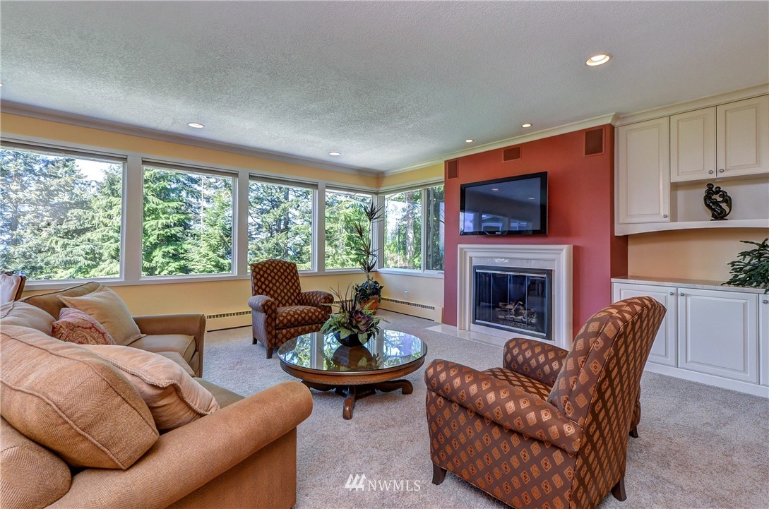 8129 Frederick Place Edmonds, WA 98026 - Photo 4 of 25 Gallery Image 4