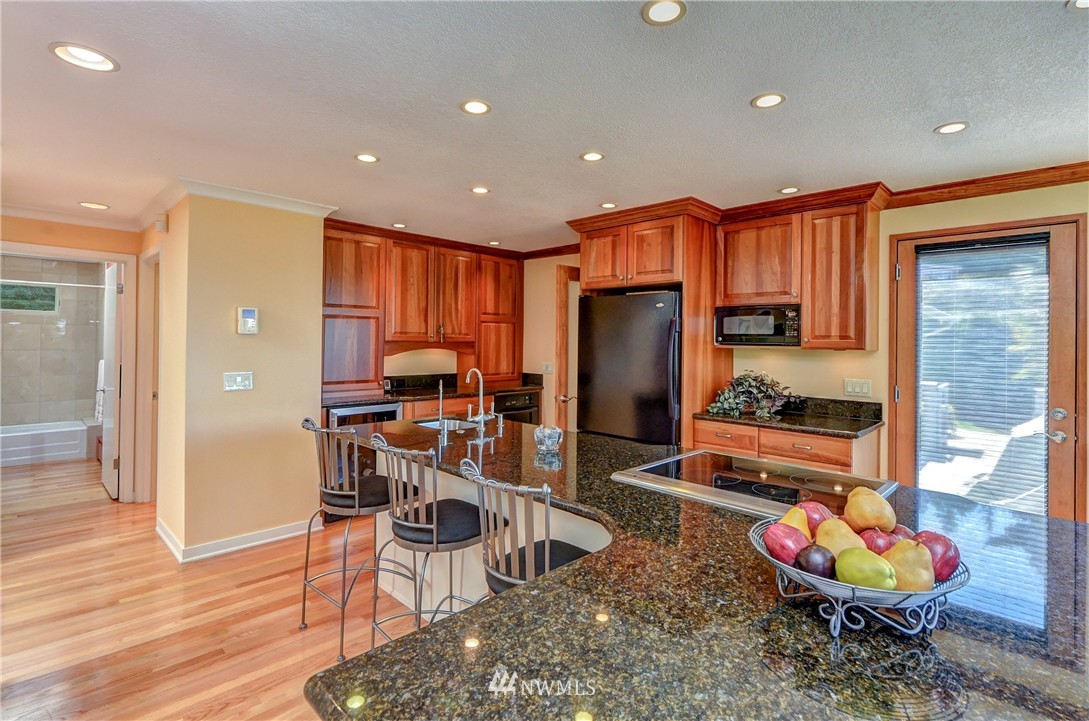 8129 Frederick Place Edmonds, WA 98026 - Photo 6 of 25 Gallery Image 6