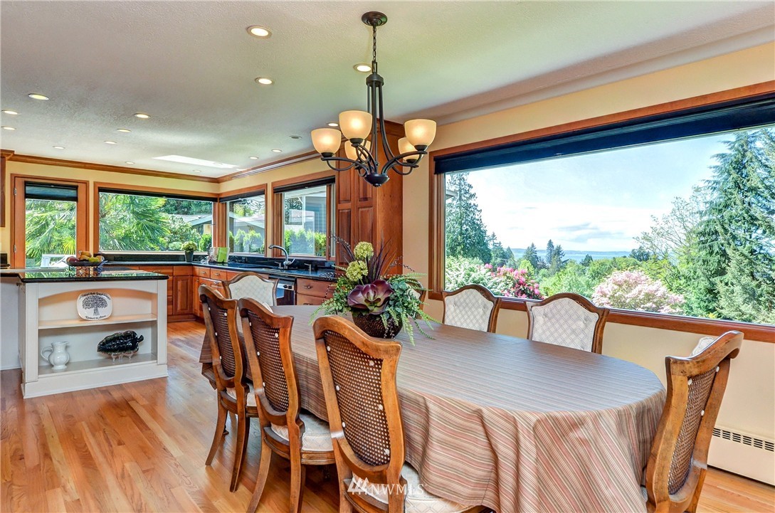 8129 Frederick Place Edmonds, WA 98026 - Photo 8 of 25 Gallery Image 8