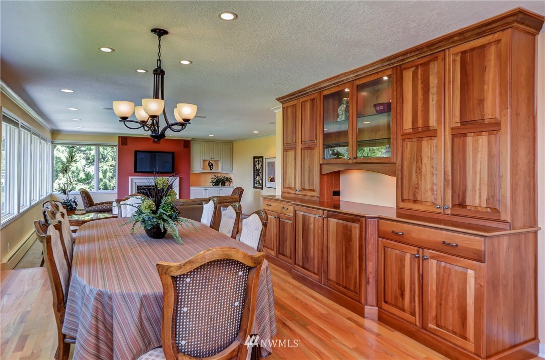 8129 Frederick Place Edmonds, WA 98026 - Photo 9 of 25 Gallery Image 9