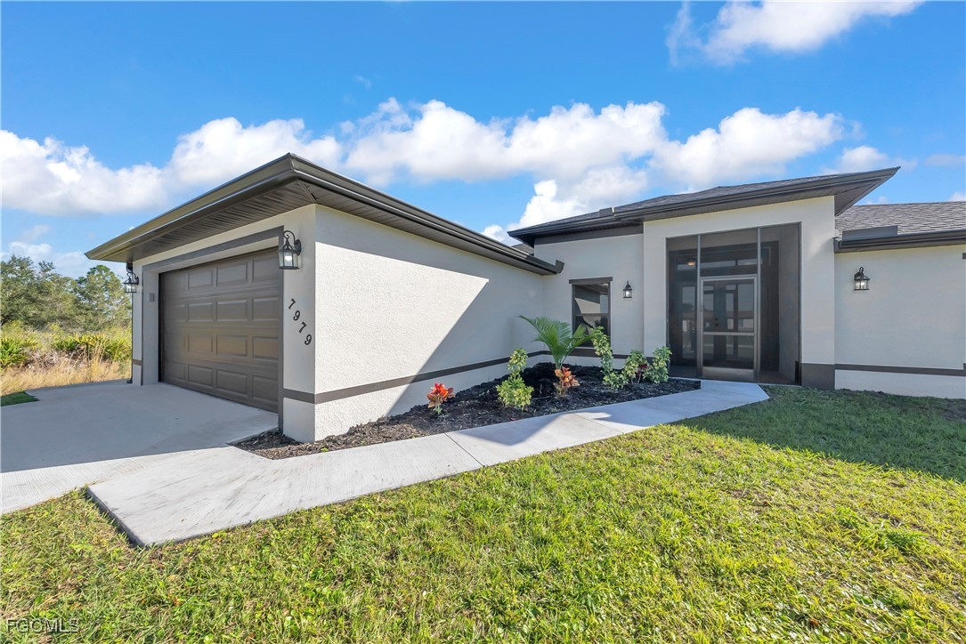 7979 16th Place LaBelle, FL 33935 - Photo 36 of 36 a view of a house with backyard and porch
