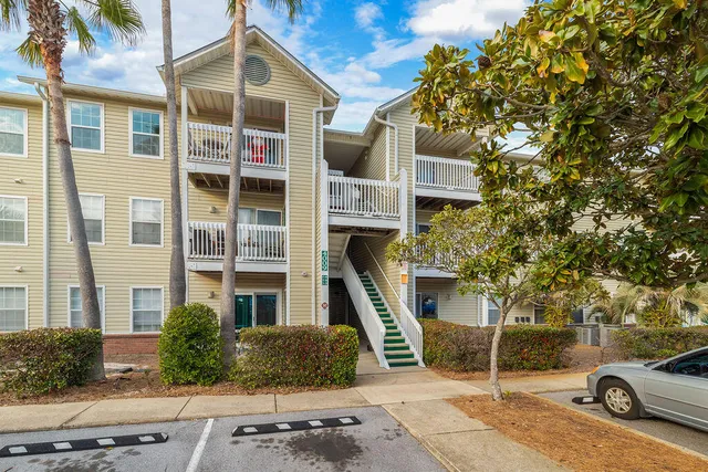 a car parked in front of a building