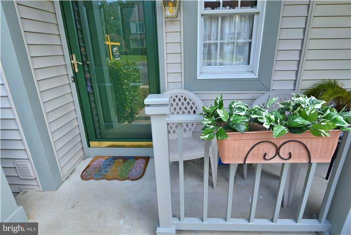 4232 Devonwood Way Woodbridge, VA 22192 - Photo 2 of 30