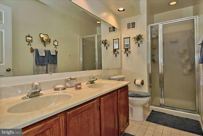 4232 Devonwood Way Woodbridge, VA 22192 - Photo 13 of 30 a bathroom with a sink and a mirror