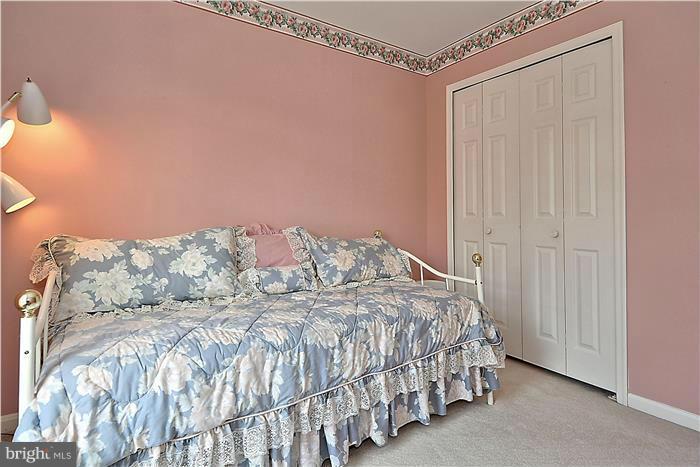 4232 Devonwood Way Woodbridge, VA 22192 - Photo 17 of 30 a bedroom with a bed and a window