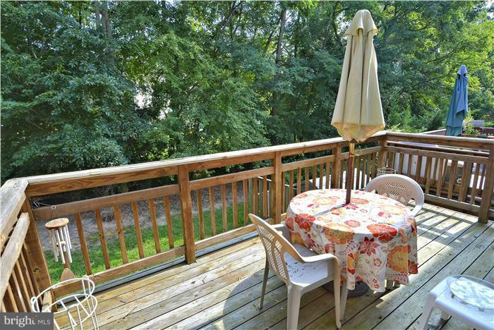 4232 Devonwood Way Woodbridge, VA 22192 - Photo 26 of 30 a view of a patio with a table chairs and a table