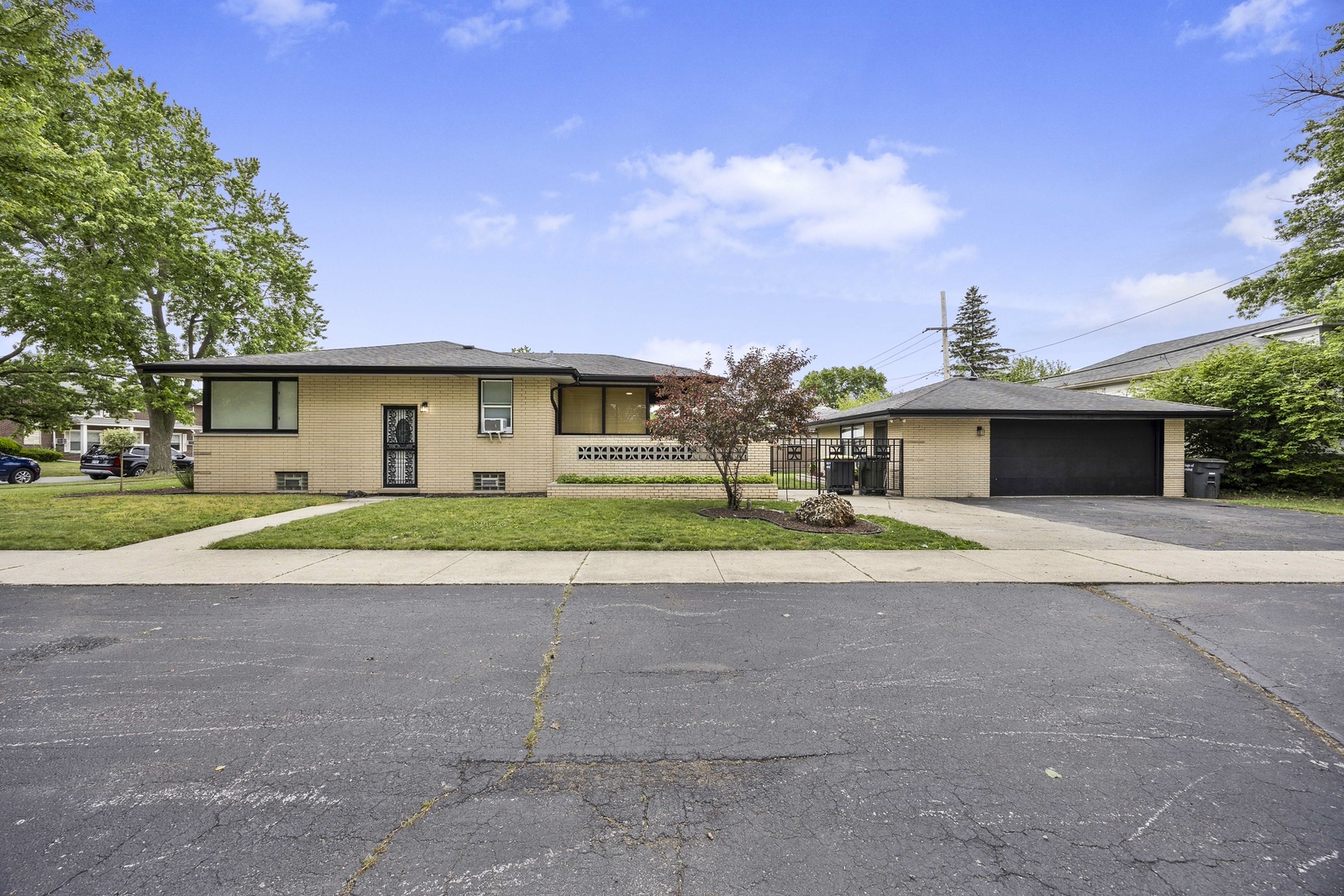 18202 Locust Street Lansing, IL 60438 - Photo 3 of 16