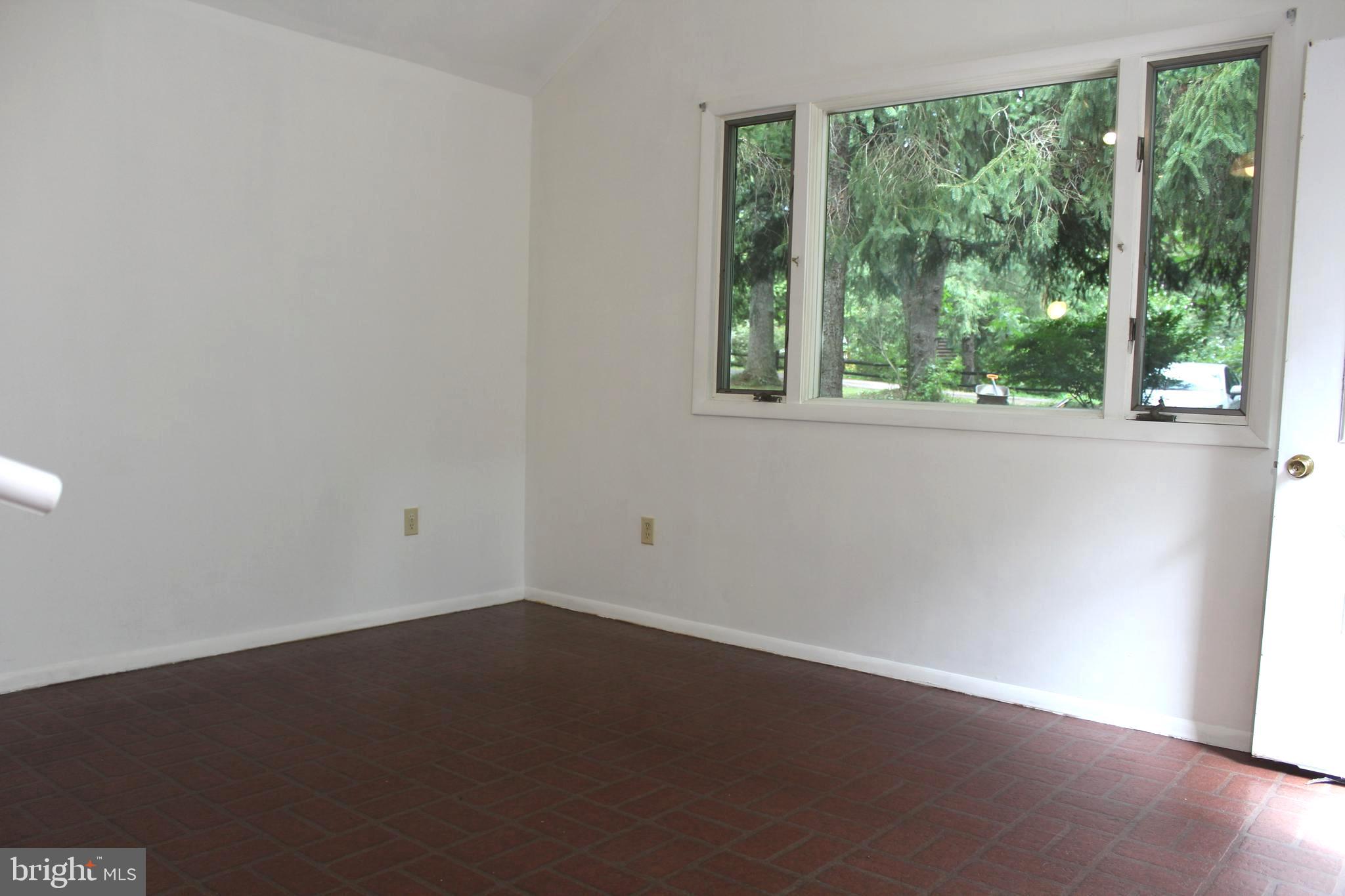 1068 Magazine Road Green Lane, PA 18054 - Photo 31 of 70 LIVING ROOM