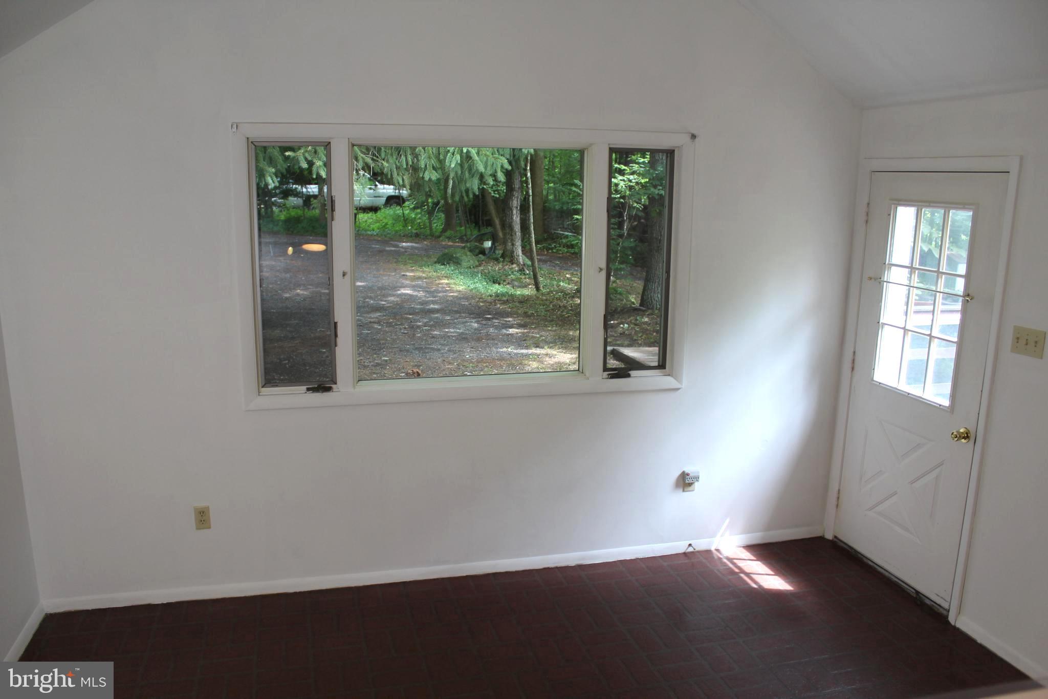 1068 Magazine Road Green Lane, PA 18054 - Photo 33 of 70 LIVING ROOM