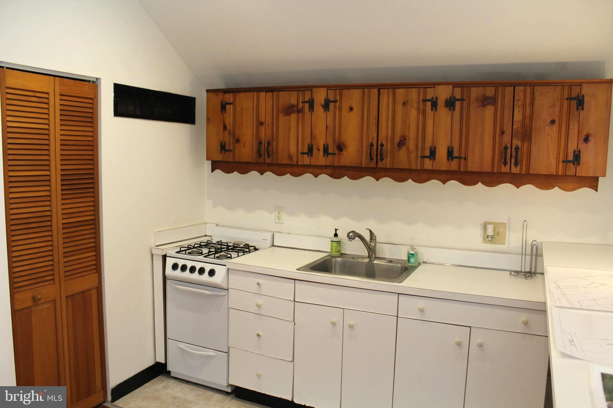 1068 Magazine Road Green Lane, PA 18054 - Photo 36 of 70 KITCHEN